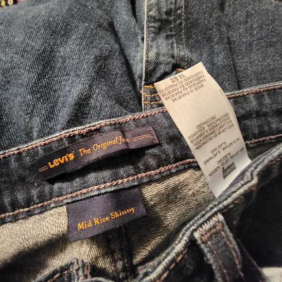 EUC Levi's Originals Darkwash Jeans - Picture 3 of 3